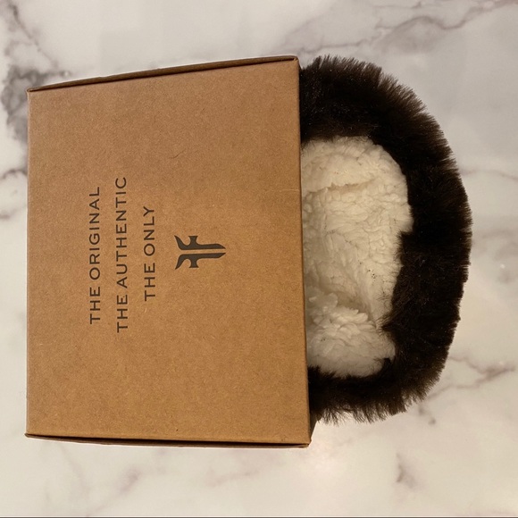 FRYE Cable Knit Fur Sherling Home Socks Gift Box - Picture 6 of 7